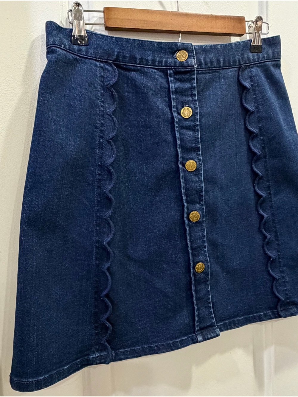 Draper James Blue Jean Denim Skirt  Scalloped & Button Details Size 8 - Picture 4 of 14